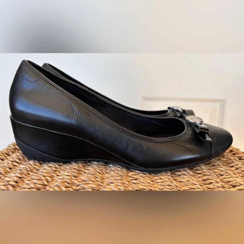 Rockport Women’s Cap Toe Wedges Bow Medallion 9.5‎ W